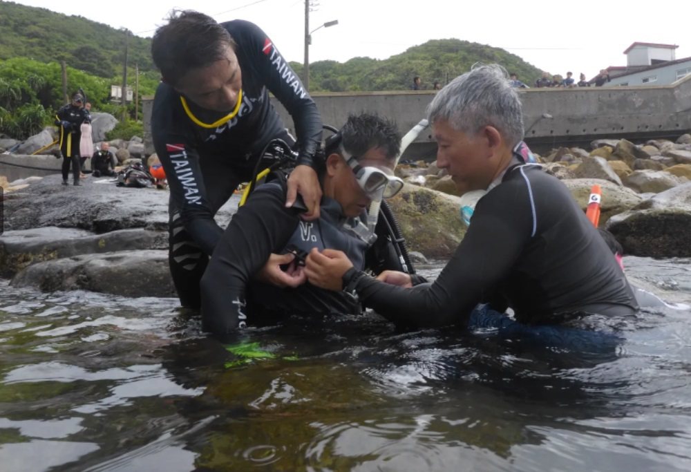 台灣身心障礙潛水協會每年皆會舉辦身障潛水訓練專班。 圖／臺灣身心障礙潛水協會提供