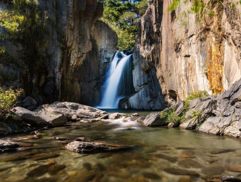 瀑布潭邊有多處平坦岩石適合拍照及夏日戲水，平日來訪的話頗能感受自然原始的氛圍。 ...