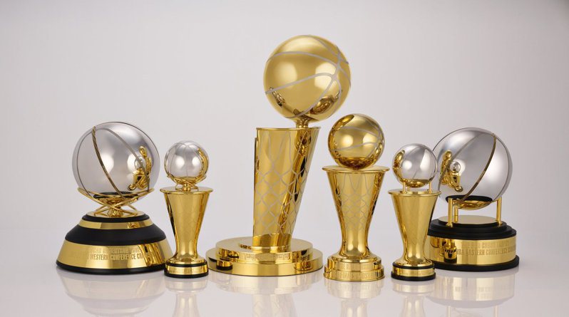 美國職籃NBA今天宣布，增設東、西區冠軍賽最有價值球員獎，將以名人堂球星柏德、魔術強森為名。 截圖自NBA官方推特