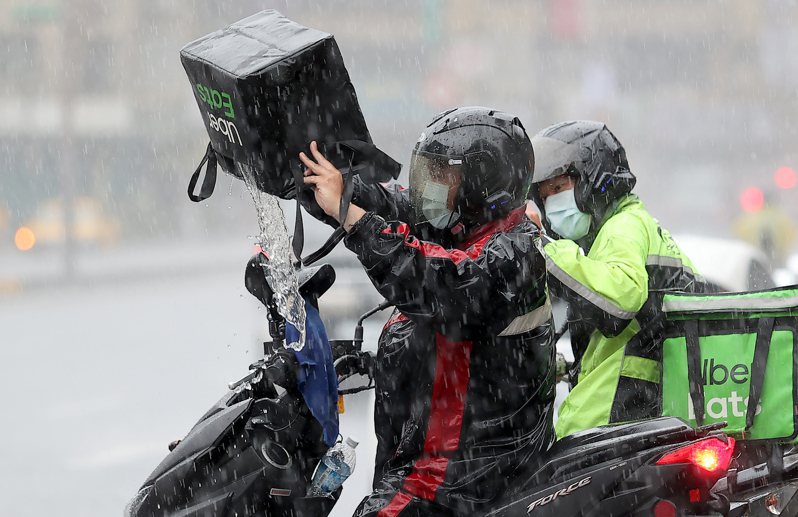 今年第一道梅雨鋒面，不穩定的前緣已經抵達台灣。本報資料照片