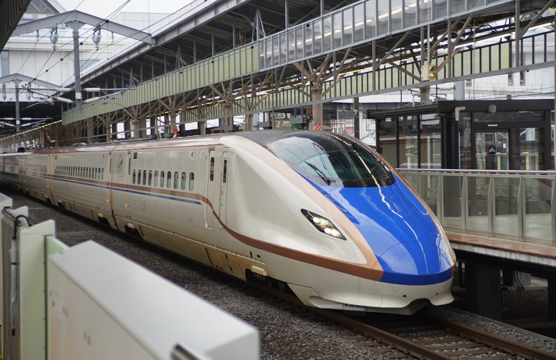 交通部長王國材說，台鐵公司化將以日本、韓國鐵道轉型為借鏡，強化推動安全管理，使台鐵成為世界一流的鐵道公司。圖為日本JR新幹線列車。本報資料照片／記者盧逸峰攝影