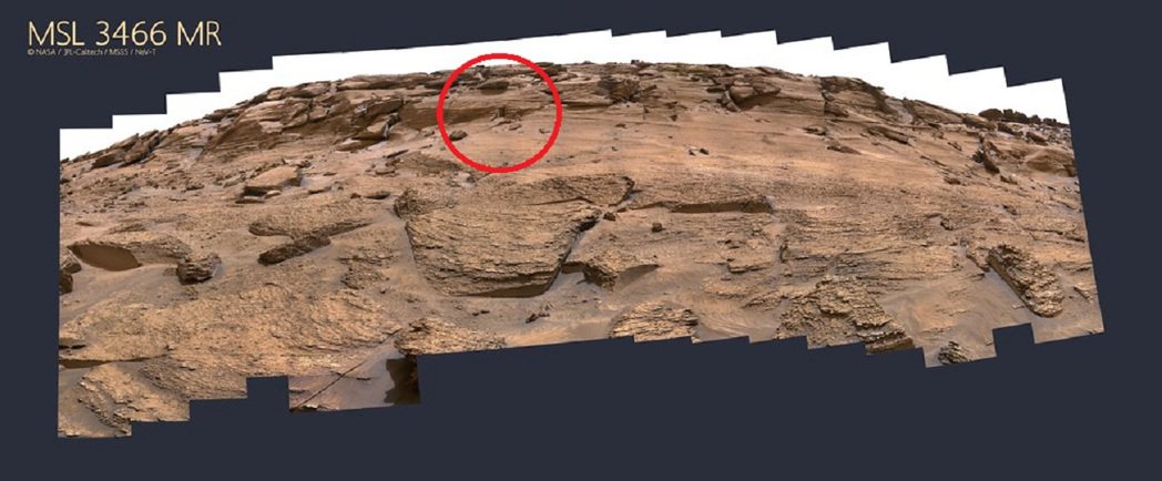 NASA指出，因為影像經過極度放大，才會讓裂口（紅圈）看上去像是一扇完整大小的門...