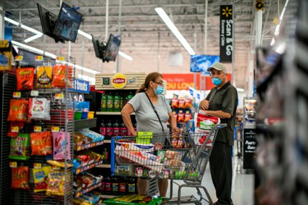 美國4月消費者物價指數（CPI）年升率連續第二個月超過8%。圖／路透