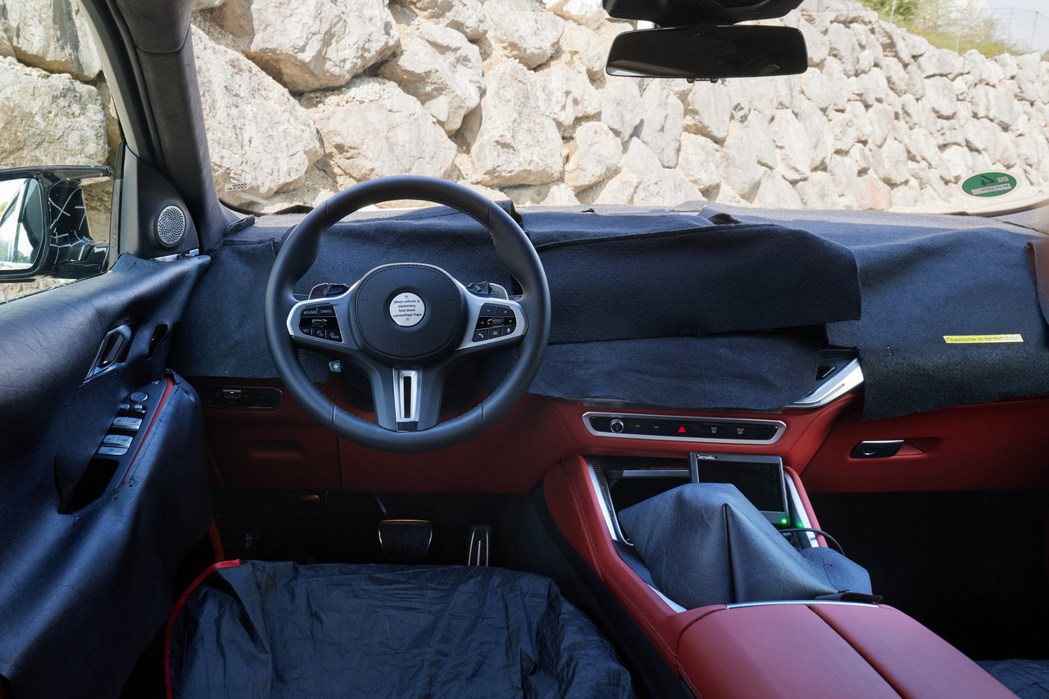 全新BMW XM內裝應該也式導入全新曲面螢幕。 摘自BMW