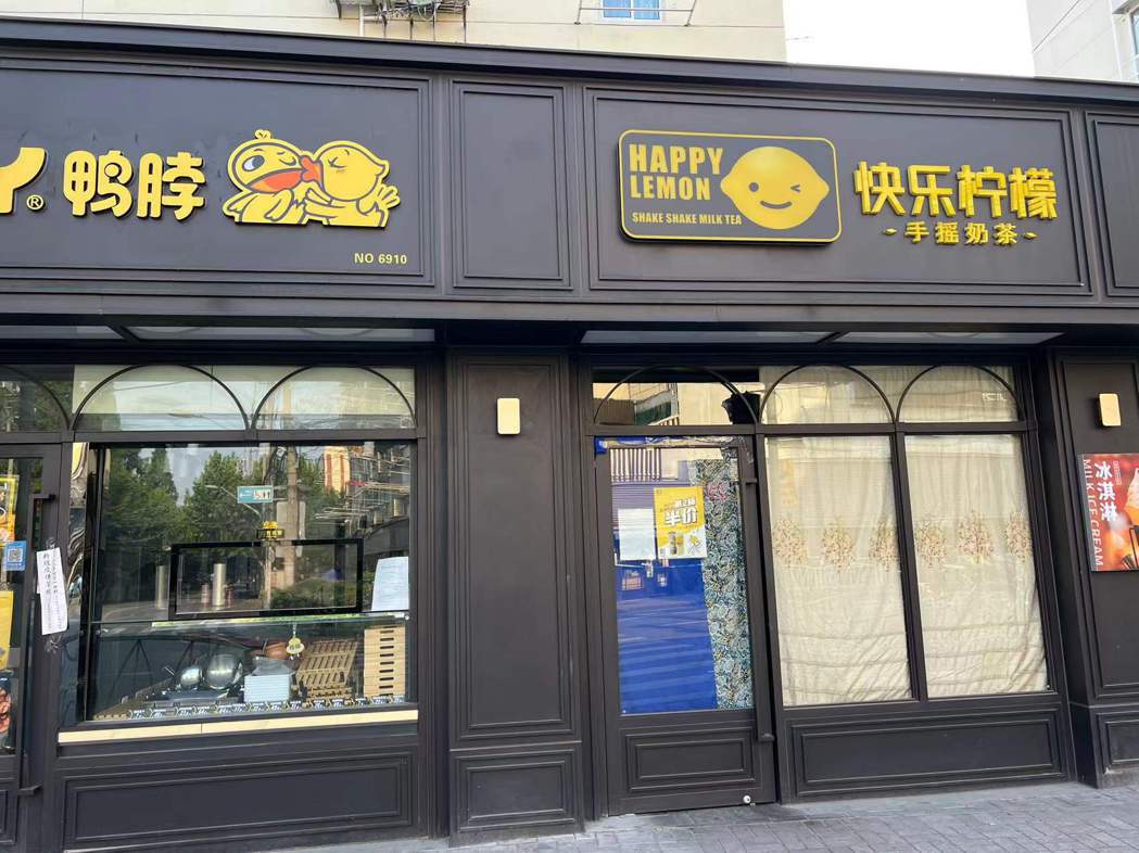 快樂檸檬、元祖食品等台企，仍在等帶解封開店。上海台商提供