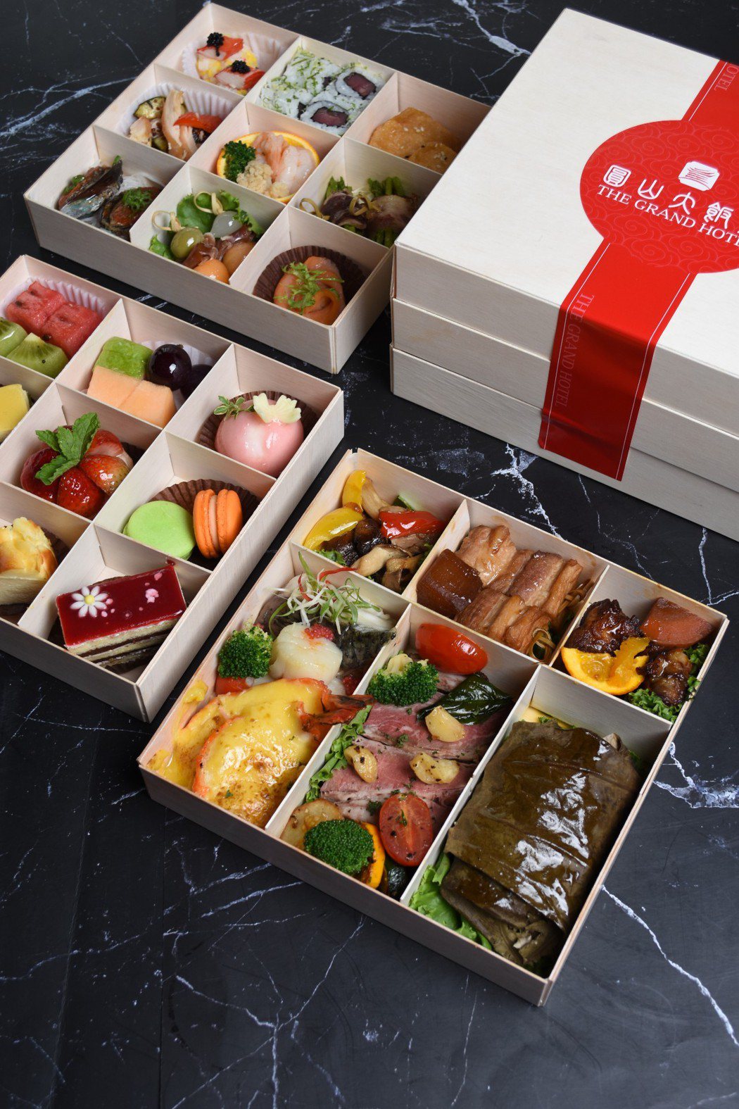 圓山大飯店松鶴餐廳1,380元天然美味極品寶盒-外帶餐盒。圓山大飯店/提供