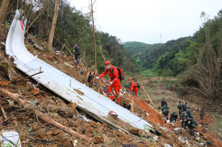 中國東方航空MU5735航班今年3月21日墜毀廣西，機上132人全數罹難，華爾街日報17日引述知情人士報導，機上黑盒子飛行數據顯示，駕駛艙內有人蓄意讓飛機墜毀。新華社