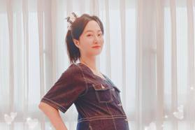 歷經人工受孕引產 42歲趙小僑捧30周孕肚：我懷孕了！
