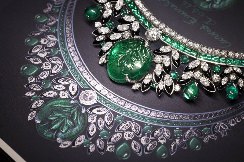 Jubilee Emerald Garden頂級珠寶皇冠，可轉換為項鍊配戴。圖／寶格麗提供