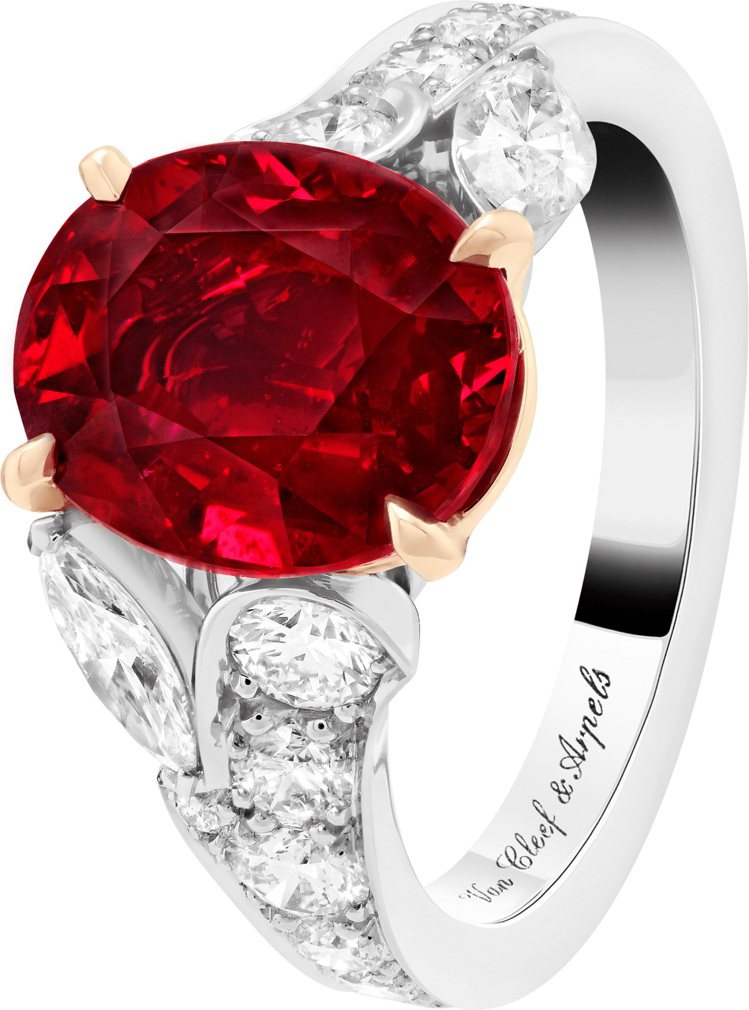 JASMIN SOLITAIRE紅寶石與鑽石戒指，價格店洽。圖／梵克雅寶提供