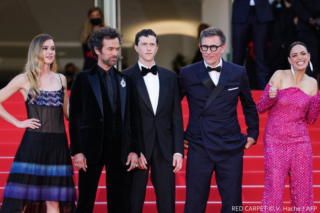 「一屍到底：法屍浪漫」紅毯照，演員瑪蒂爾達魯茨（左至右）、演員何曼杜立斯、演員芬
