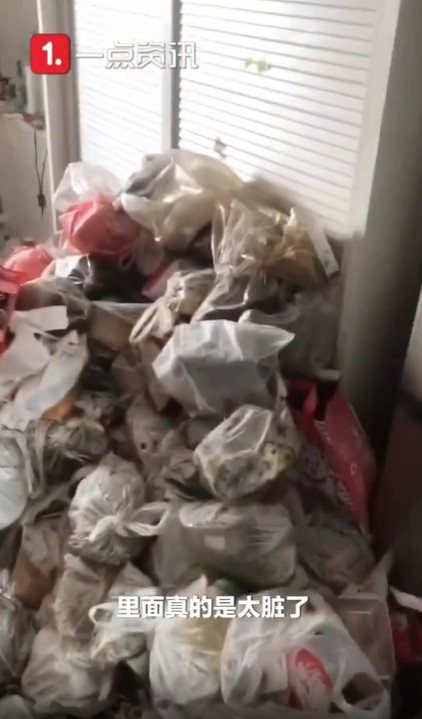 大陸一名年輕女孩租房2年未倒垃圾，房東表示花逾2千元人民幣，請人清理出27桶垃圾...