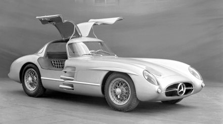 RM蘇富比（RM Sotheby's）經典名車拍賣公司在聲明中說，賓士300 SLR Uhlenhaut跑車被賣給一位私人收藏家。 美聯社
