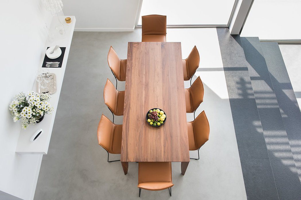 JORI RIALTO JR-T107實木餐桌。紐約家具設計中心/提供