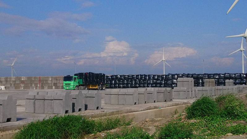 彰化縣設置事業廢棄物暫置場，目前已累積2千噸的事廢。圖／彰化環保局提供
