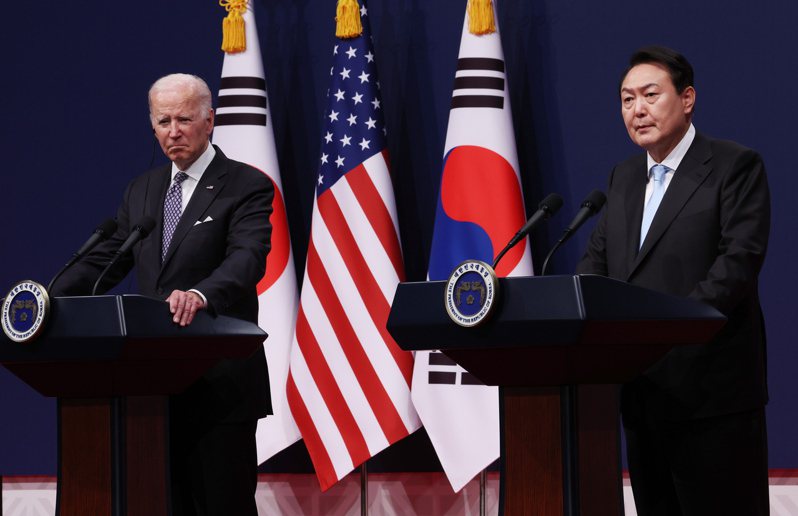 美國總統拜登（左）與南韓總統尹錫悅。（歐新社）
