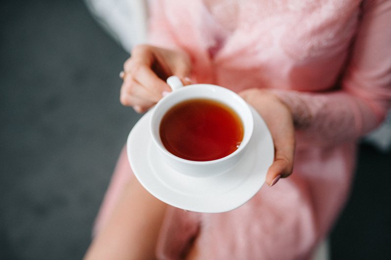 一名網友好奇，「古早味紅茶的古早是什麼？」引出內行人提供食譜，在家就可以做。示意圖／ingimage
