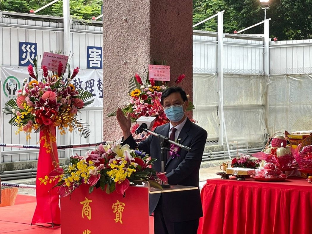 台北市副市長彭振聲表示，在缺工、缺料等情況下，本案還能無延誤按時舉辦上樑，相信能...