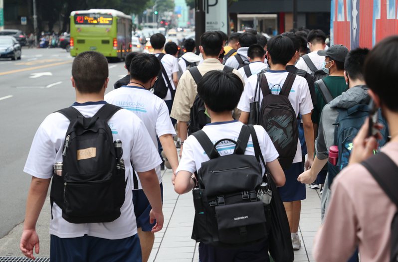 學生是否提前放暑假？台北市長柯文哲昨在防疫記者會中表示，目前已經在內部討論，最慢周四公布。聯合報系資料照／記者陳正興攝影