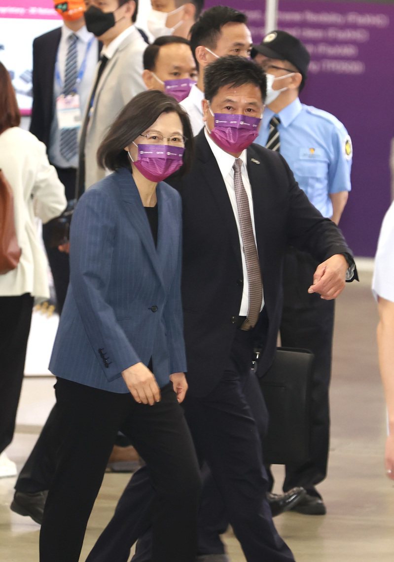 蔡英文總統上午由台北市電腦公會理事長彭双浪（右）陪同出席2022年台北國際電腦展（COMPUTEX 2022）。聯合報系資料照／記者曾吉松攝影