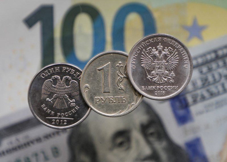 卢布近期涨势23日进一步扩大，俄罗斯放松了一项资本管制措施。欧新社(photo:UDN)
