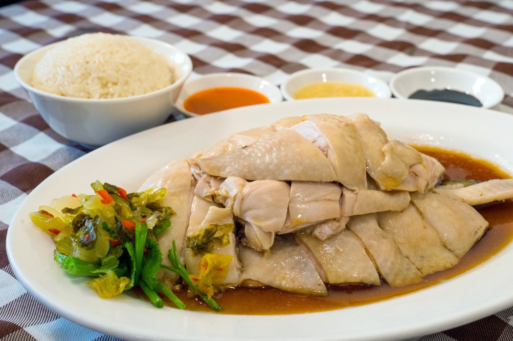 新加坡招牌料理：海南雞飯。（彭博資訊）