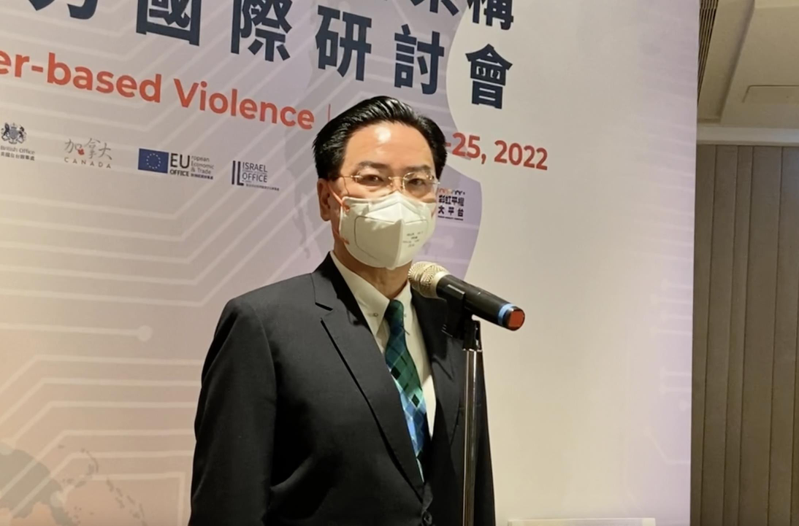 外交部長吳釗燮今出席「終止性別暴力」國際研討會開幕式，並於開幕式後受訪。記者張加／攝影