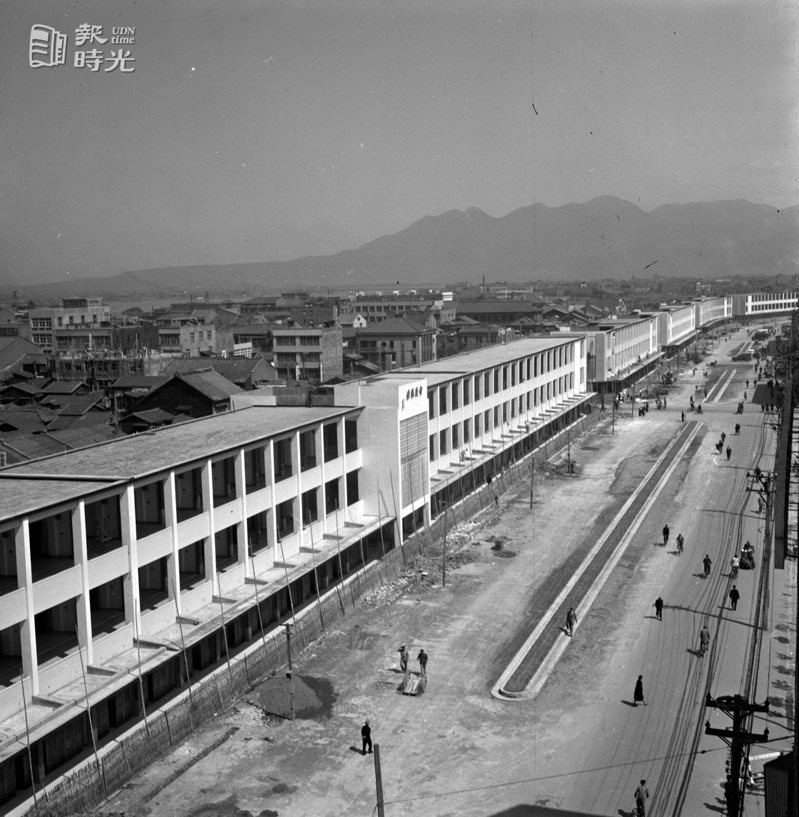 台北新建中華商場鳥瞰照片。日期：1961/3/27 圖／王萬武 攝影、來源：聯合...