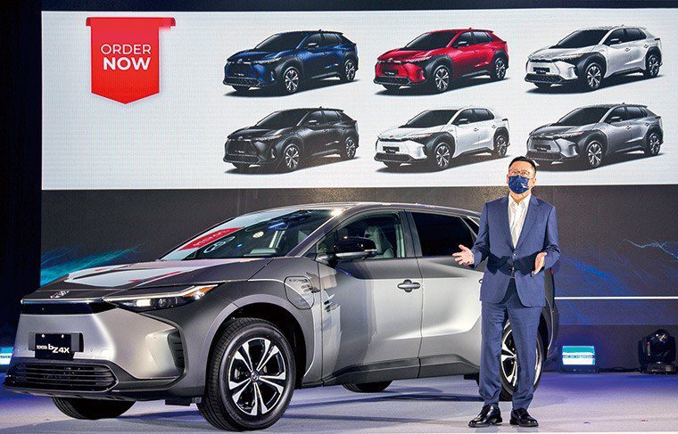 豐田首台純電車bZ4X5月18日在台開賣，和泰總經理蘇純興表示，未來豐田純電動車...