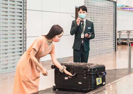 長榮航空6月23日起將調整行李託運新政策，成為台灣第一家推動全航線計件制的航空公司。圖/長榮航空提供