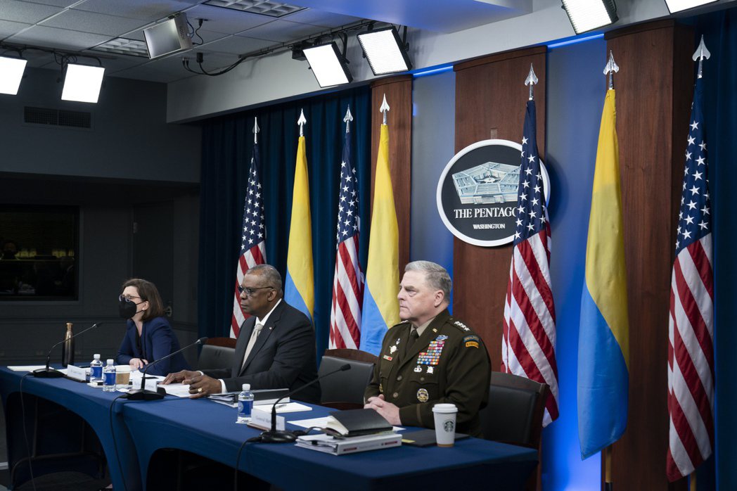 美國國防部前一天跟東歐國家的軍事領導人舉行視訊會議，但在這段期間，似乎沒有人注意...