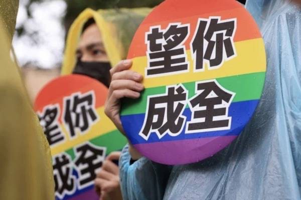 台灣通過同婚法今年滿第3周年，性學專家認為，3年還屬新婚蜜月期，但行政院性平處的調查，也證明國人逐漸支持性別多元的理念。圖／本報資料照