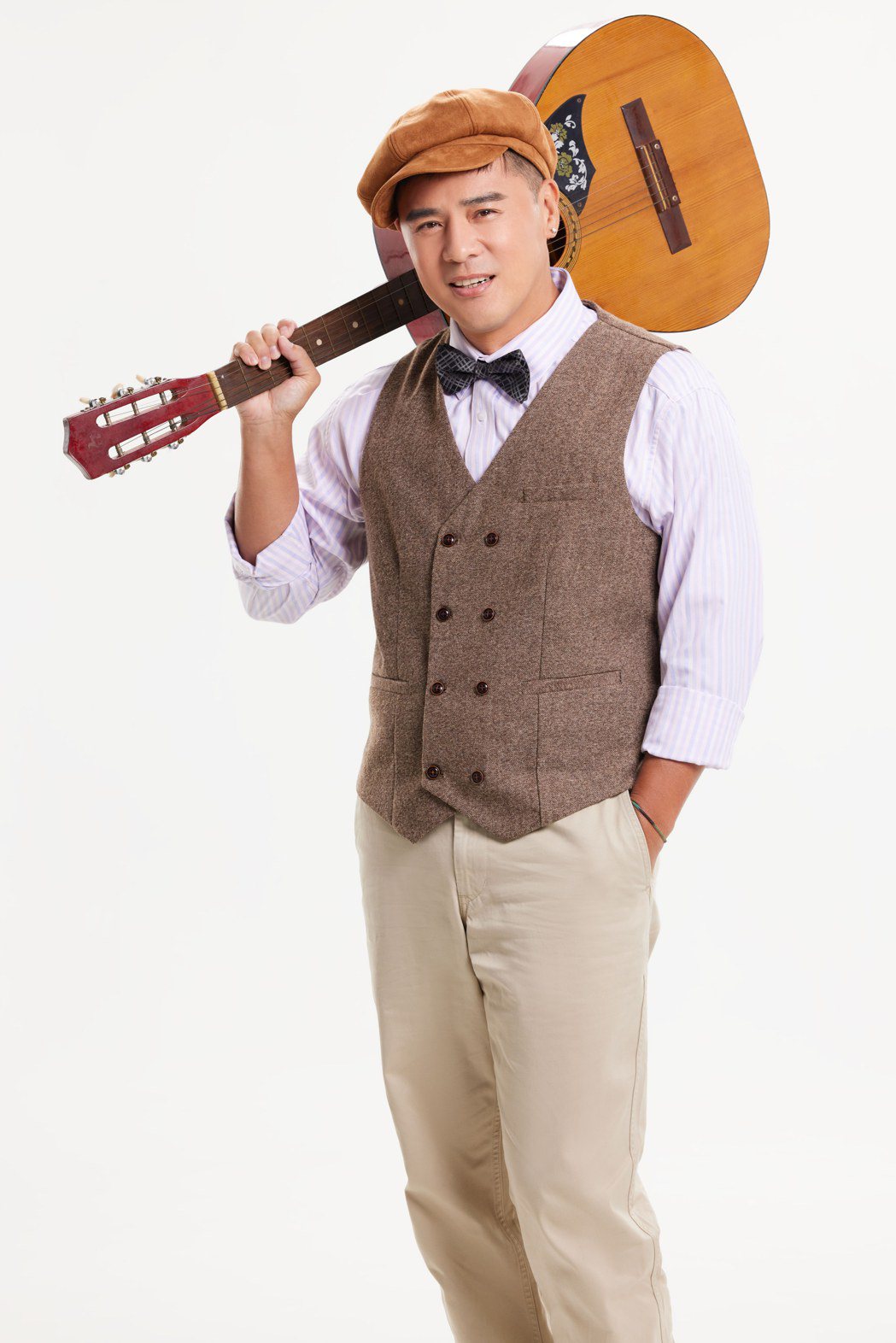 竇智孔在「摘心米其林」中詮釋音樂少年，首次挑戰西班牙吉他。圖／果陀劇場提供