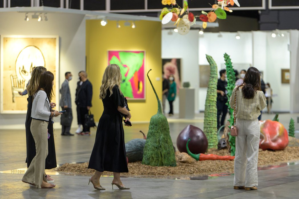 駐紐約藝術家費明傑的《Garden of Life》為現場大型裝置藝術之一。圖／...