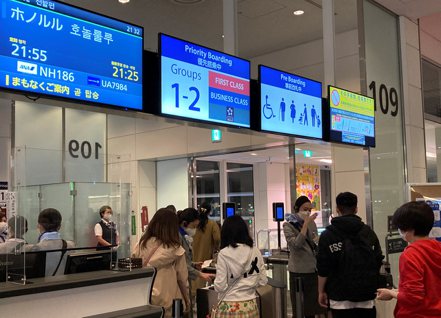 日本朝日電視台未引述消息來源報導，日本6月6日起將重新開放外國觀光客入境，強調暫時只允許旅行團入境。路透