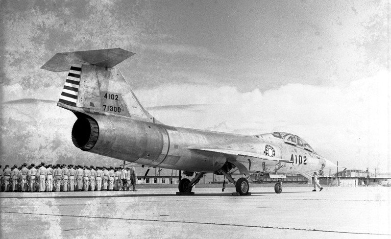 1960年5月26日，美國援助我空軍的第一批F-104星式戰鬥機正式移交。圖／聯合報系資料照片