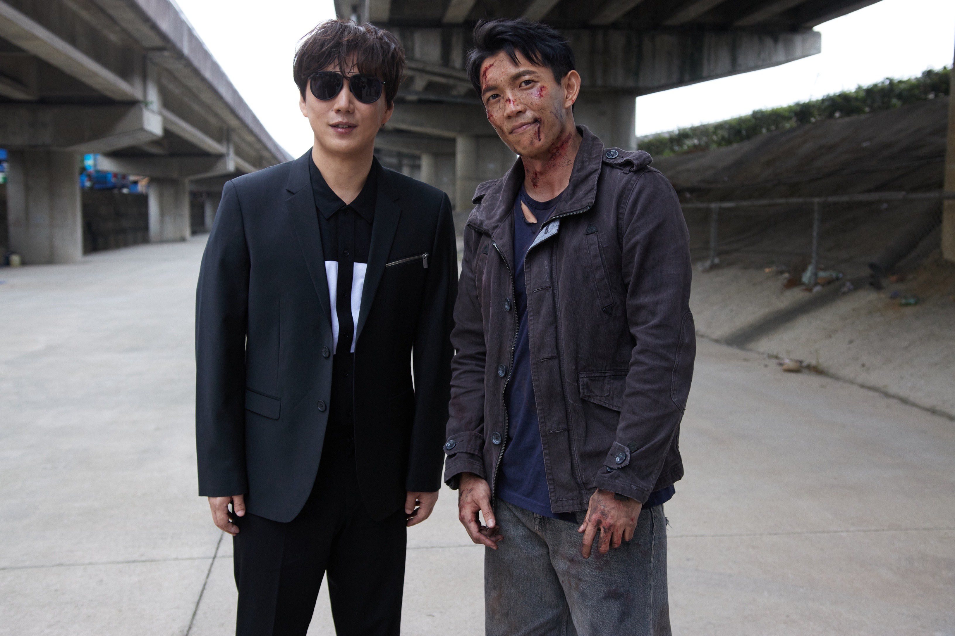 蕭煌奇(左)新歌「內傷」MV請來黃尚禾擔綱男主角。圖／環球音樂