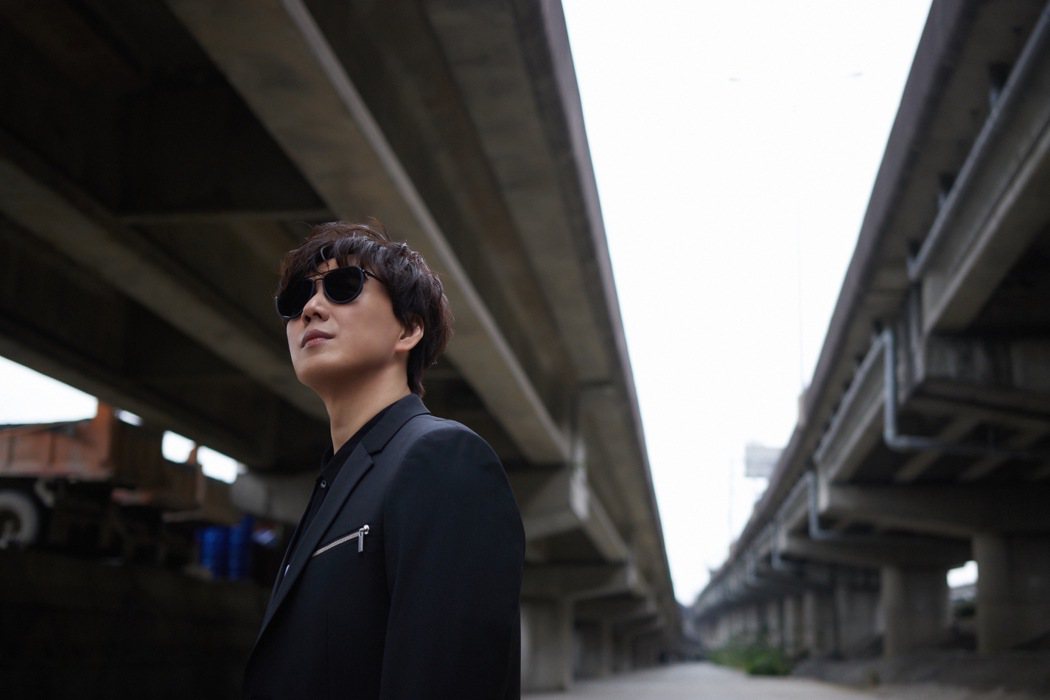 挑戰生涯第5座台語歌王的蕭煌奇推出自選輯「說故事的歌」。圖／環球音樂提供
