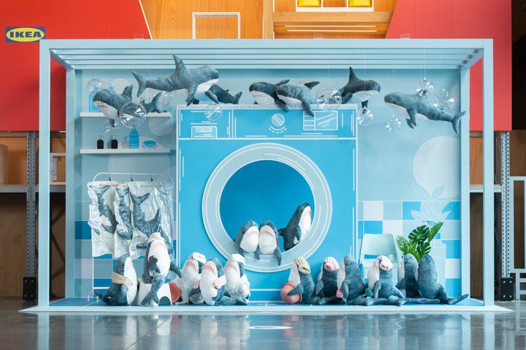 IKEA台中店打造夢幻鯊鯊洗衣店。圖／IKEA提供