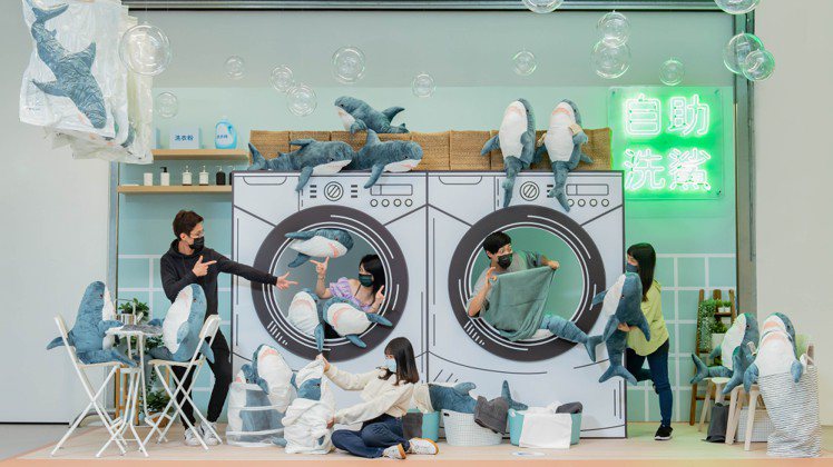 IKEA內湖店設計清新鯊鯊洗衣店。圖／IKEA提供