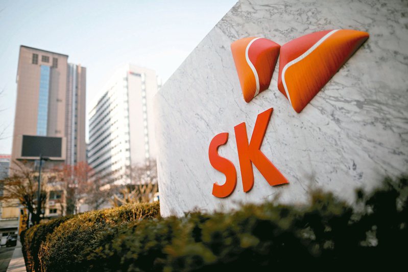 SK集團表示，將在2026年前投資247兆韓元，以強化半導體、電池和生物科技等核心事業。（路透）