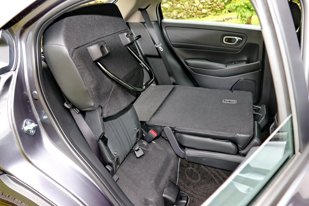 Honda專利、變化多端的ULTRA SEAT多功能變化座椅，提供更多元的置物空...