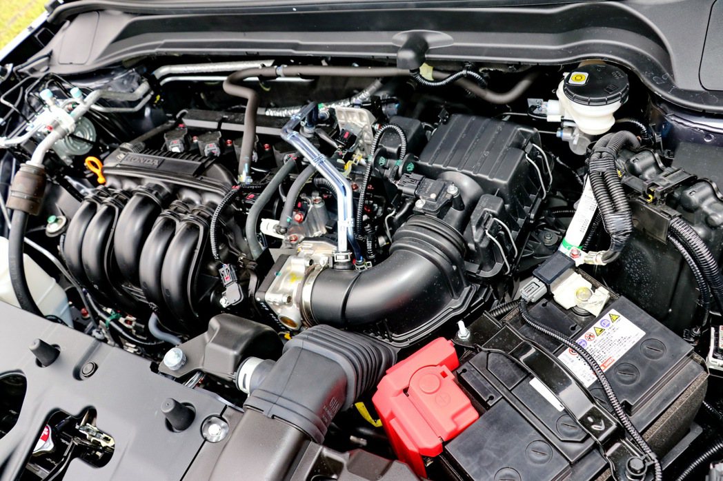 與Fit相同的1.5升DOHC i-VTEC引擎，擁有121匹最大馬力及14.8...