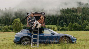 Porsche推出露營套裝行程 讓你睡在車頂上！