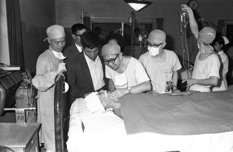 1968年5月27日，台大醫院成功完成國內首例腎臟移植手術。圖／聯合報系資料照片