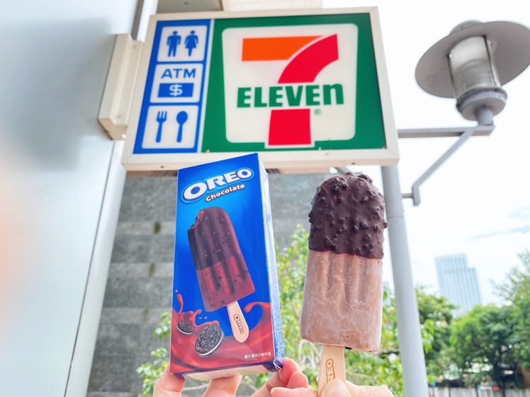7-ELEVEN自6月1日起獨家推出「OREO脆脆系列－巧克力雙層雪糕」，售價9...
