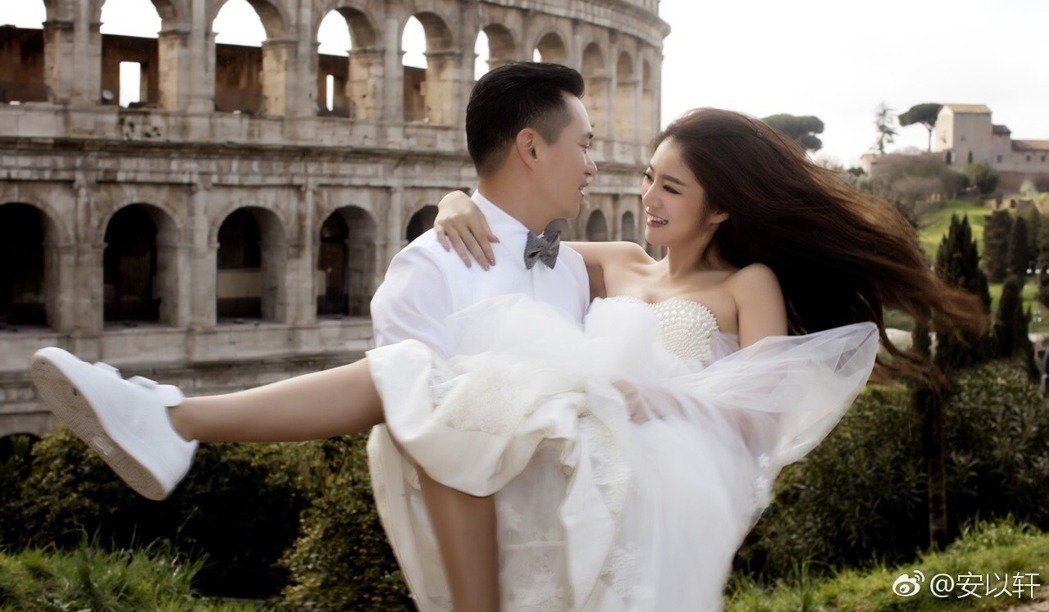 安以軒（右）與陳榮煉結婚時很轟動。圖／摘自微博