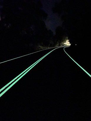 創新技術確保行車安全 澳洲將推夜光道路標線