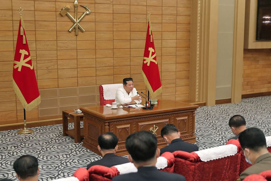 北韓領導人金正恩29日在首都平壤召開政治局協商會議，討論境內疫情發展和應對措施。...