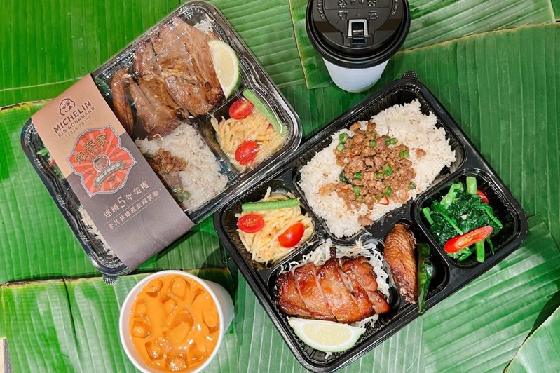 帕泰家推出泰式碳烤豬排、泰風醬烤雞腿外帶個人餐，每份238元。圖／豆府提供